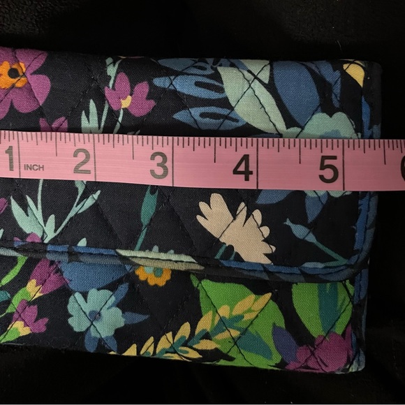 VERA BRADLEY wallet…Black with a floral print - Picture 7 of 9